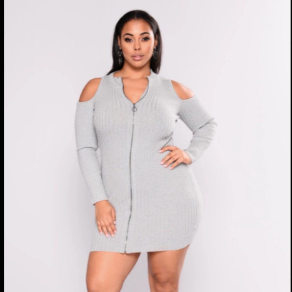 Fashion Nova Zip up cold shoulder dress size xs